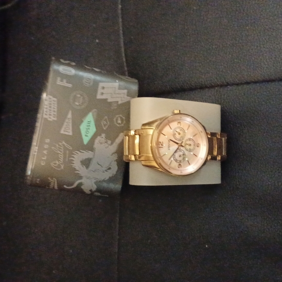 Fossil Watch - Picture 2 of 4